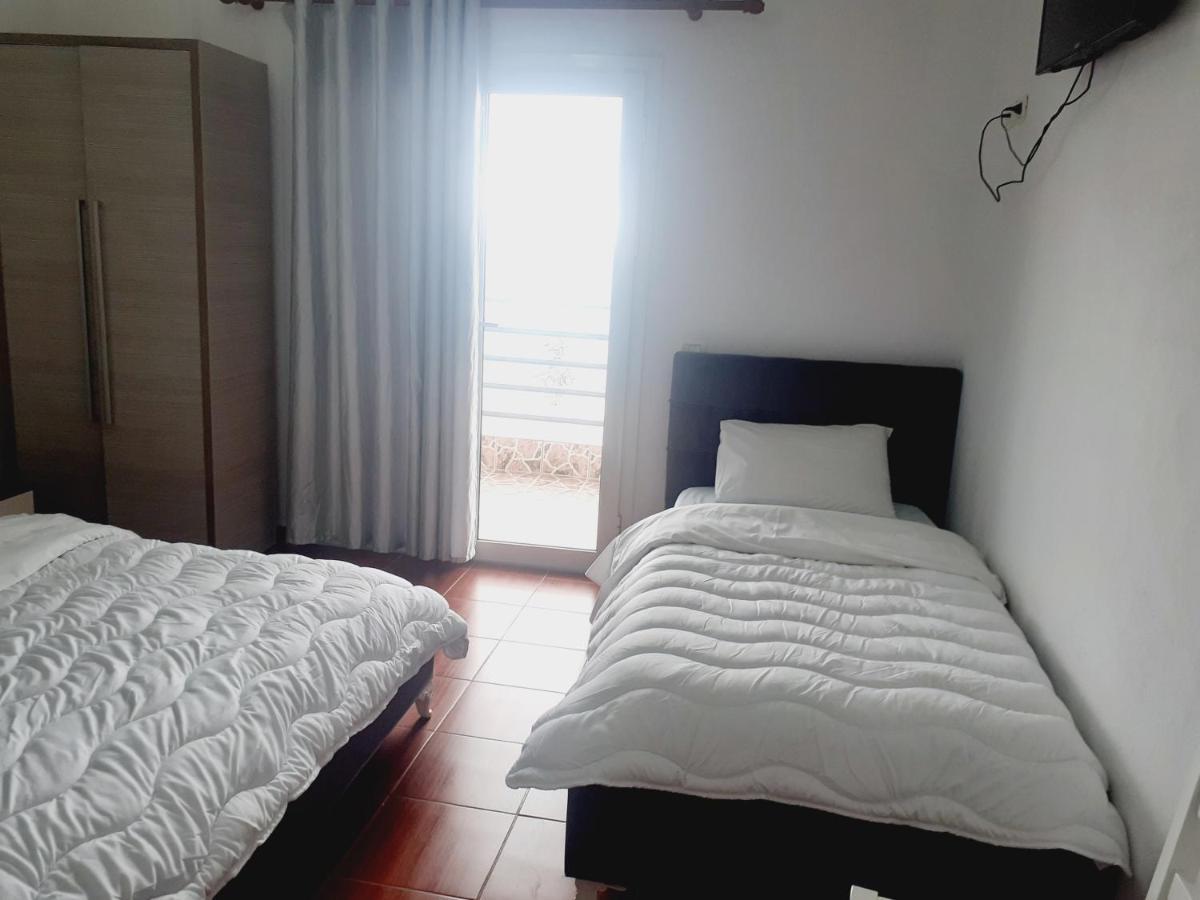 Anxhelos Hotel Himarë Extérieur photo