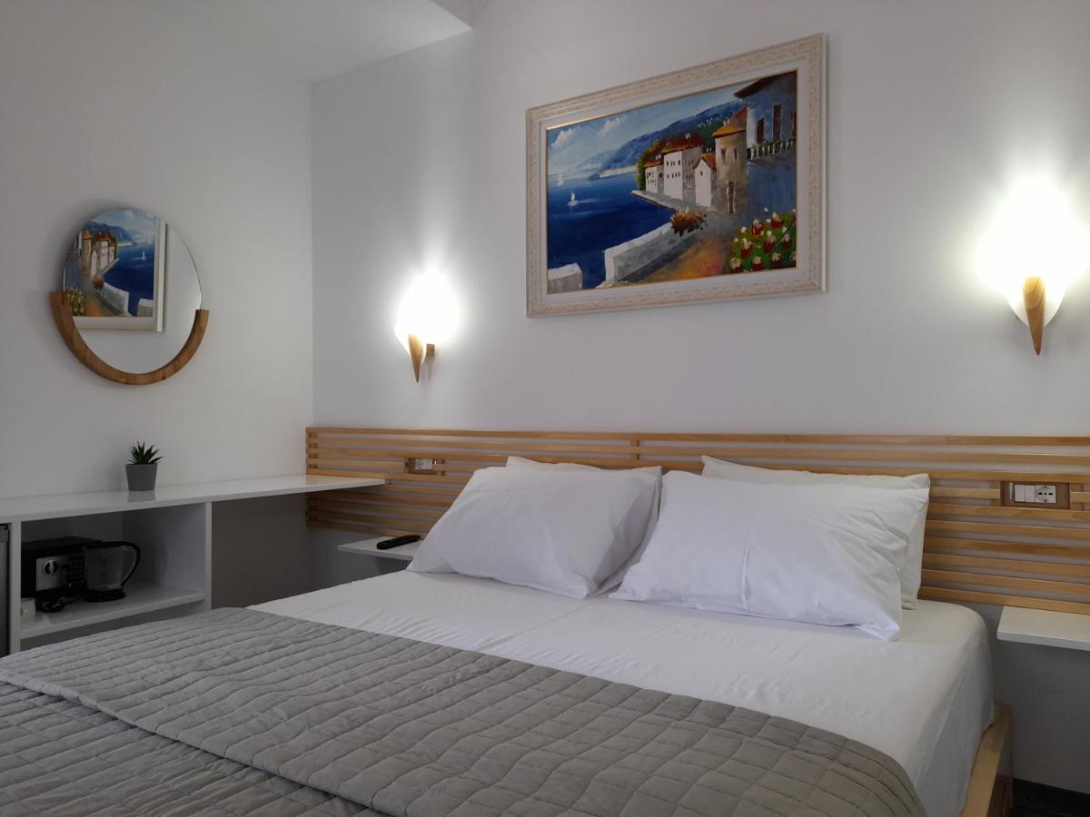 Anxhelos Hotel Himarë Extérieur photo