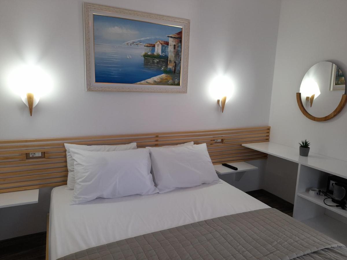 Anxhelos Hotel Himarë Extérieur photo
