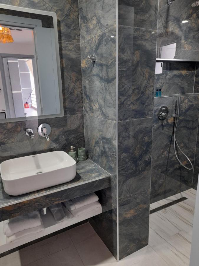 Anxhelos Hotel Himarë Extérieur photo