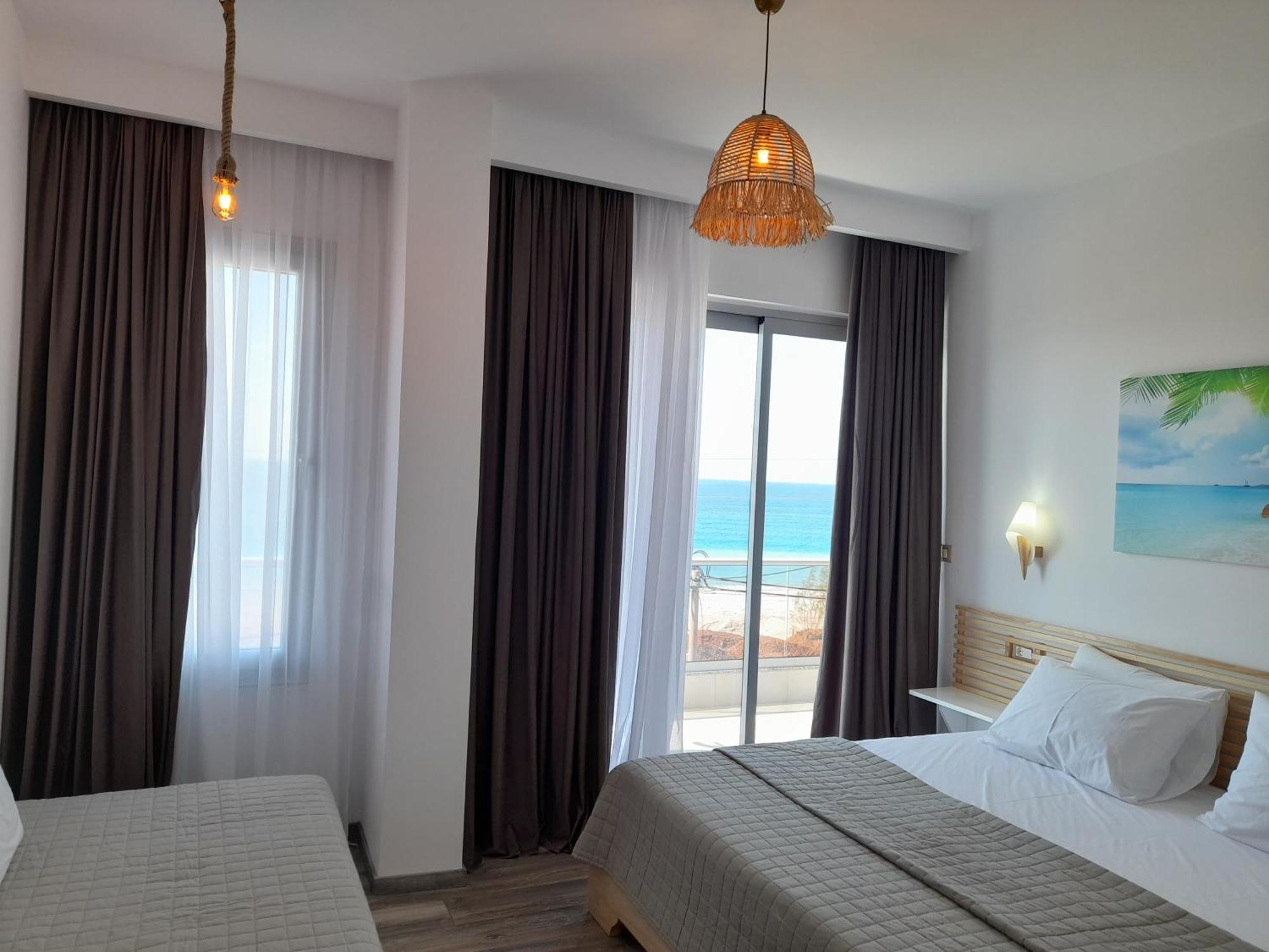 Anxhelos Hotel Himarë Chambre photo