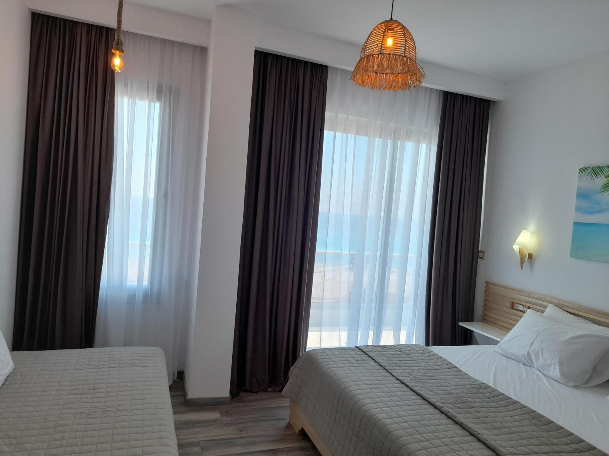 Anxhelos Hotel Himarë Extérieur photo